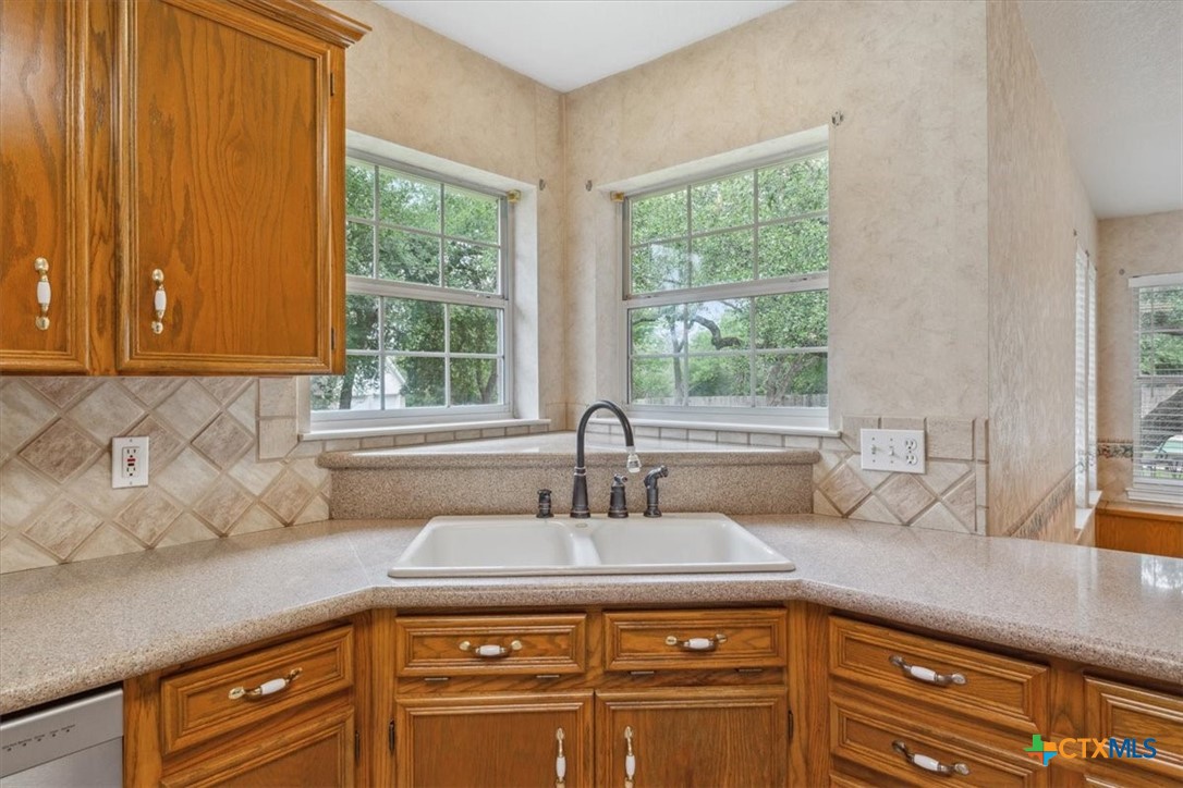 1002 Crescent Drive Property Photo 10
