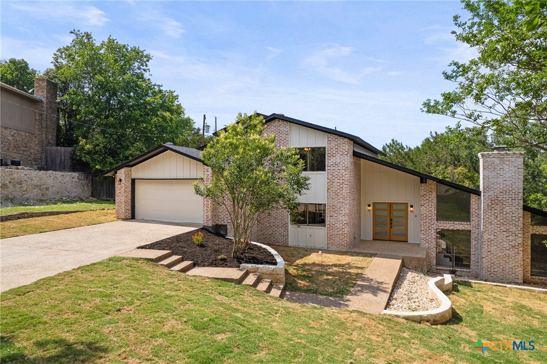 910 Cliffside Drive Property Photo 3