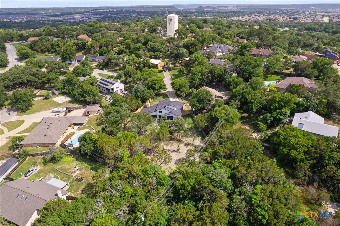 910 Cliffside Drive Property Photo 4