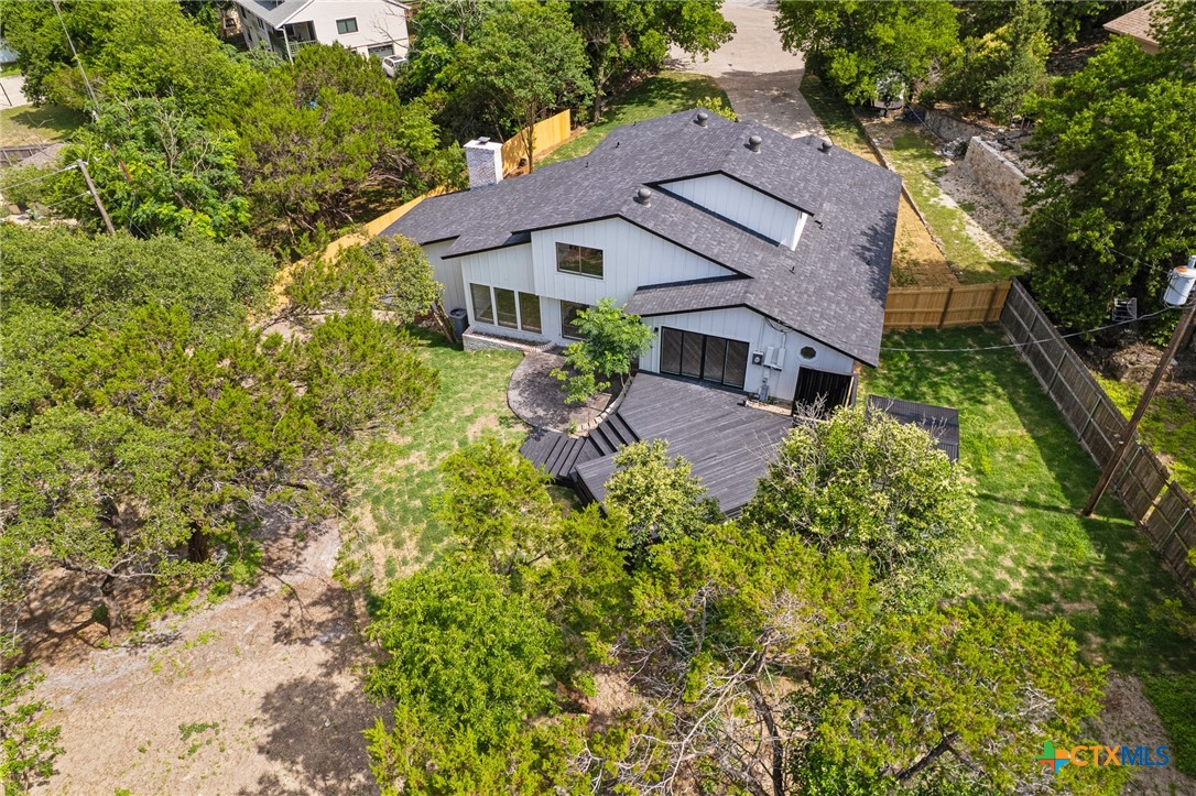 910 Cliffside Drive Property Photo 6
