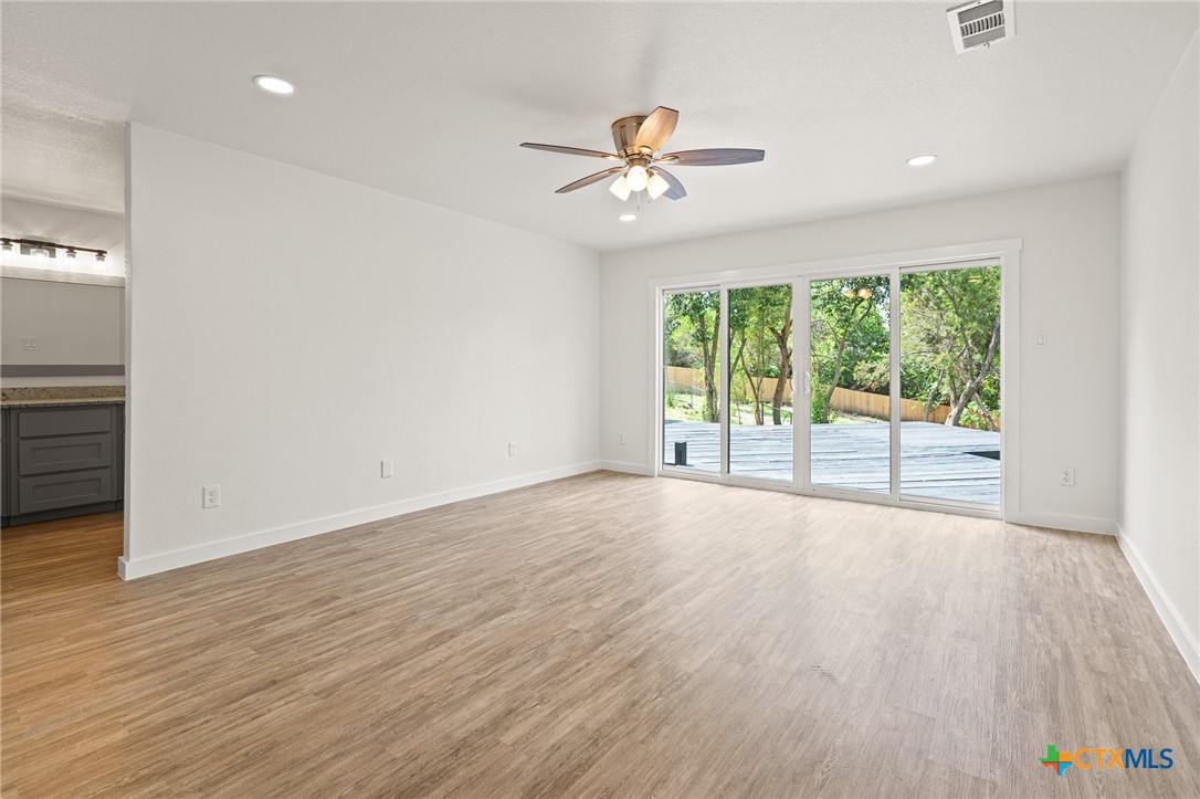 910 Cliffside Drive Property Photo 18