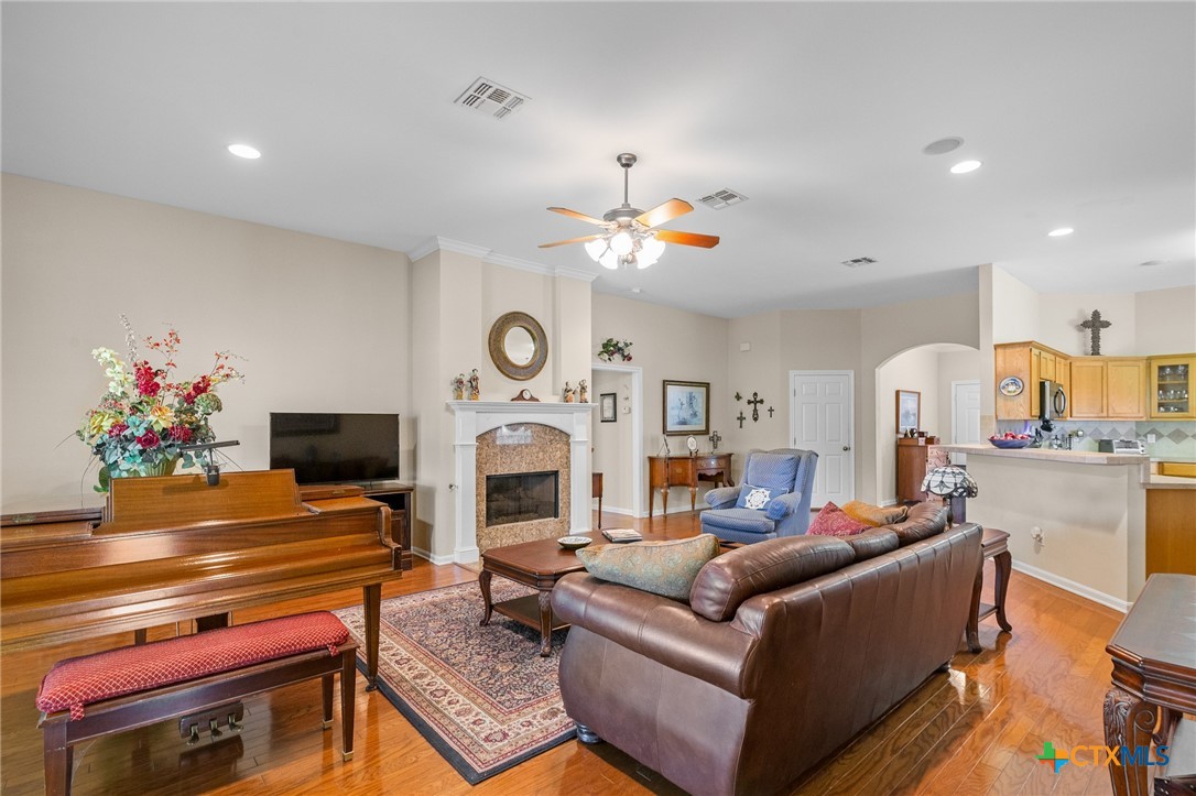 301 Deerchase Property Photo 4