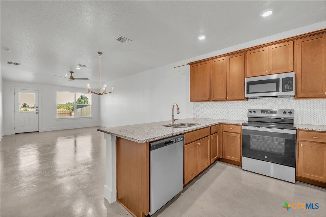 1122 College Avenue Property Photo 4