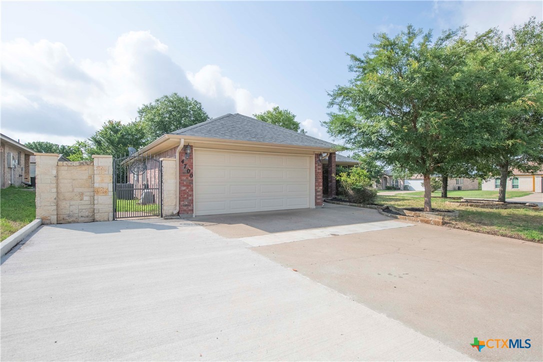 4700 Aurora Circle Property Photo 2