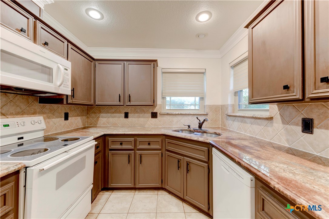 4700 Aurora Circle Property Photo 4