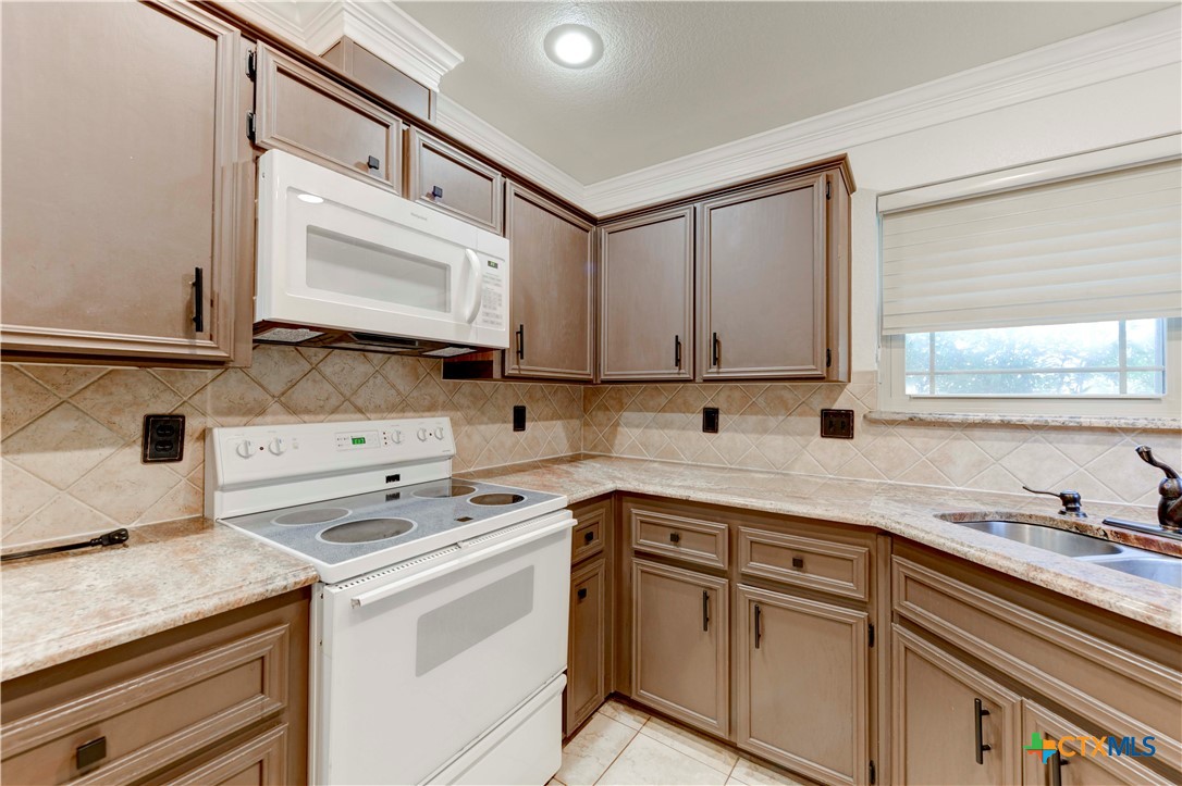 4700 Aurora Circle Property Photo 5