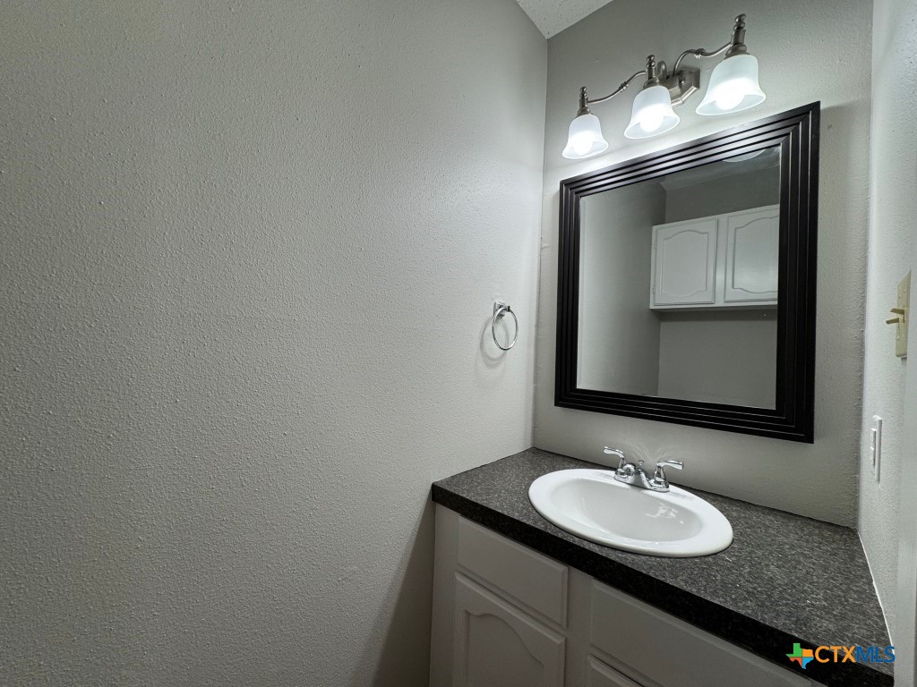 2112 E Airline Road Property Photo 9