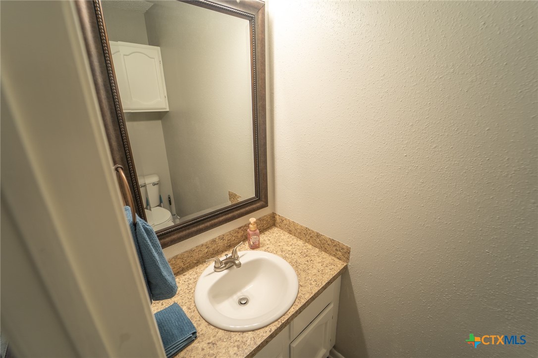 2112 E Airline Road Property Photo 18