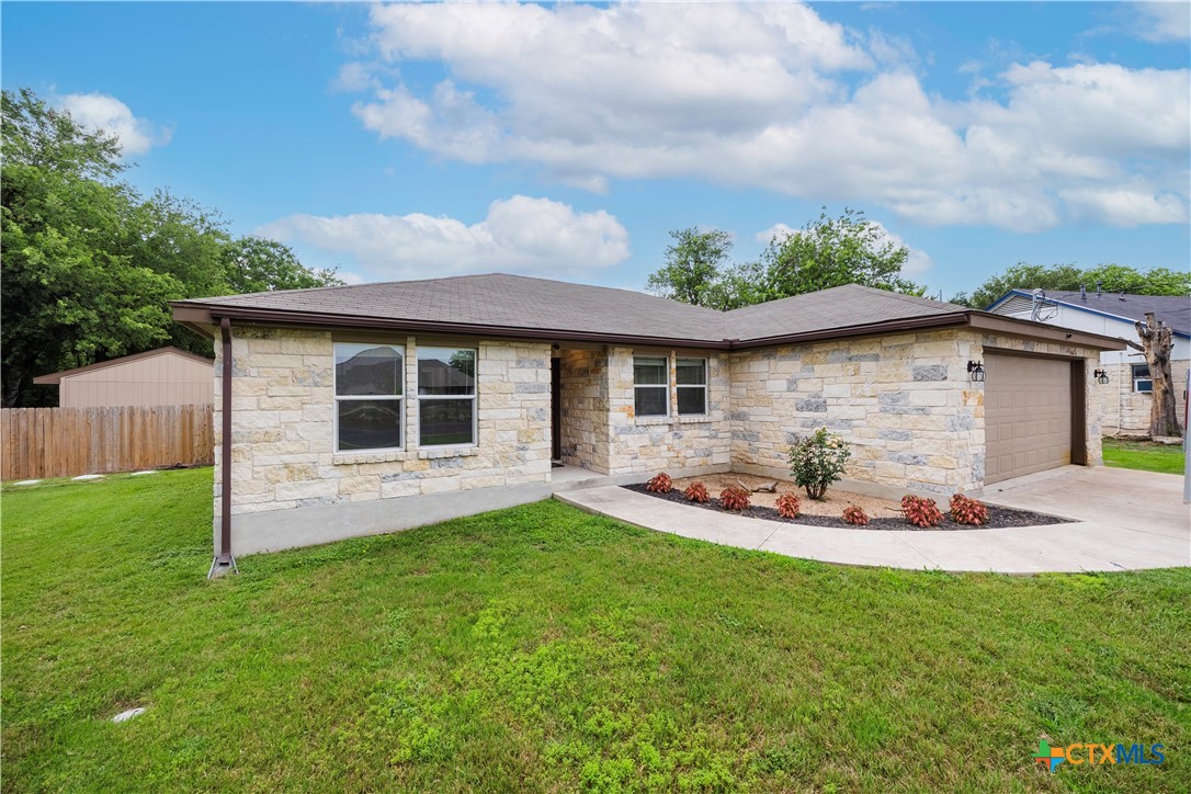 50101 Long Knife Circle Property Photo 1