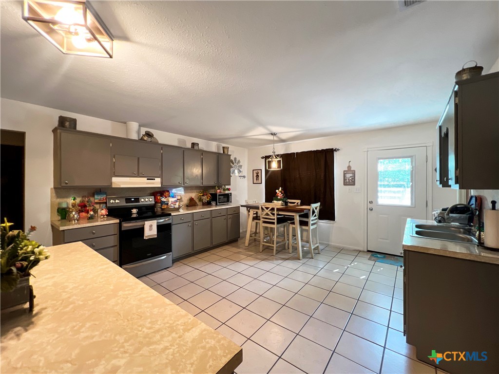 701 Clark Street Property Photo 8