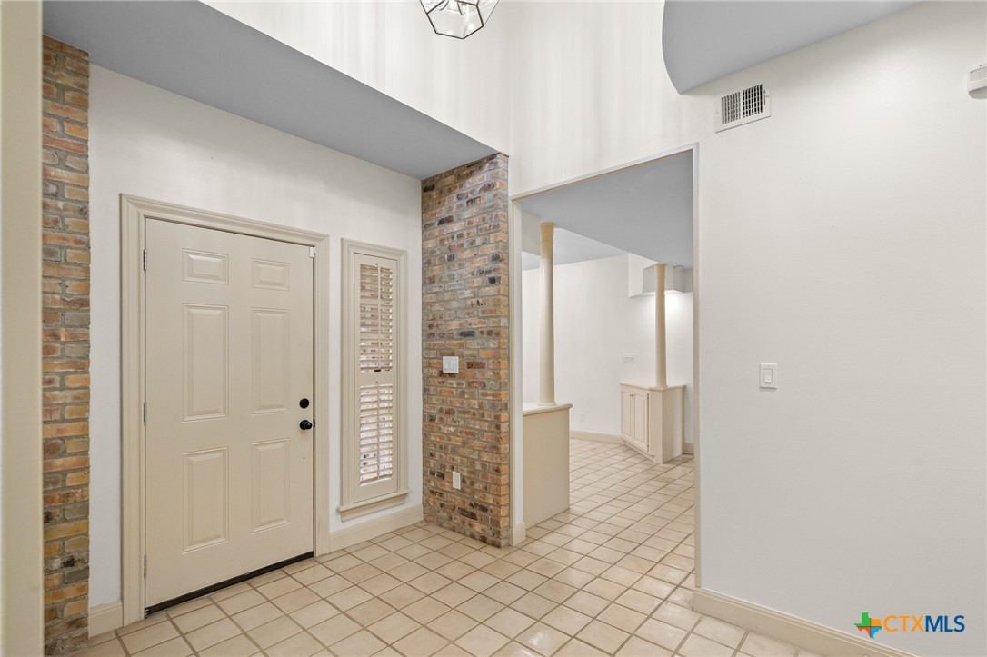 6009 Country Club Dr Property Photo 2