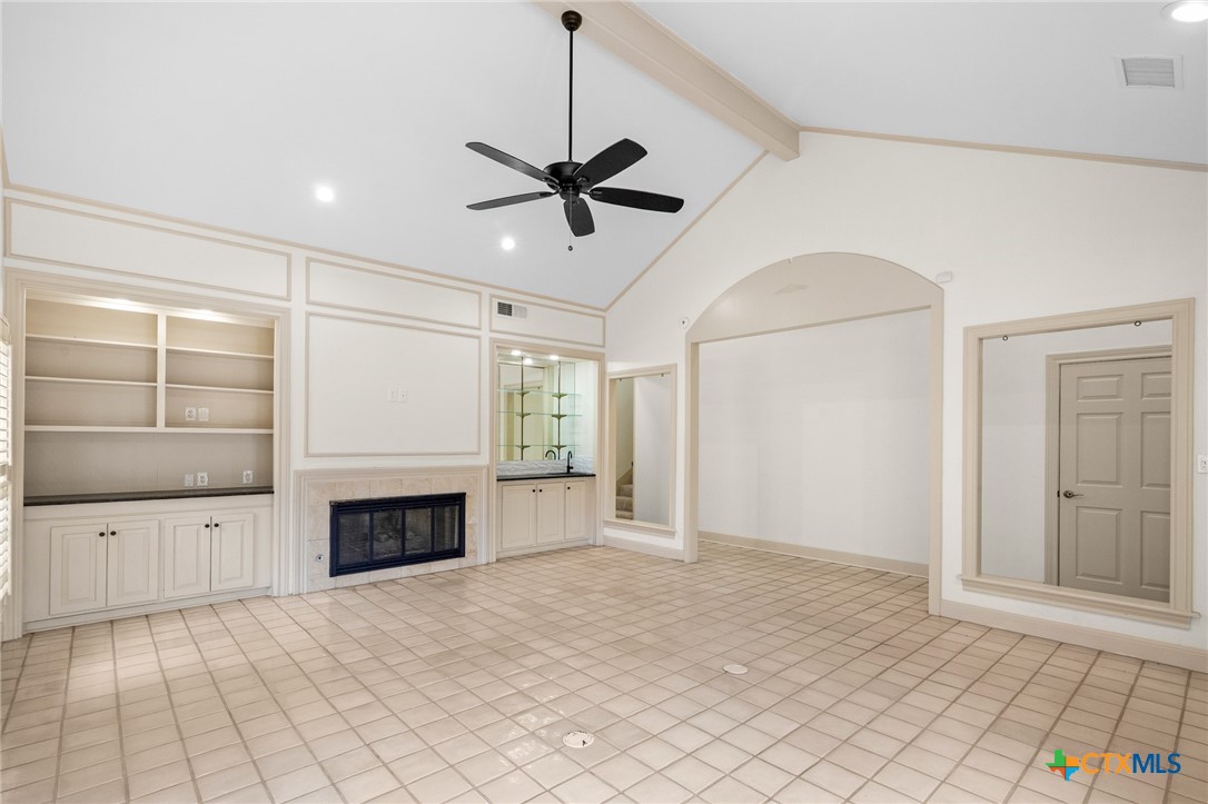 6009 Country Club Dr Property Photo 3