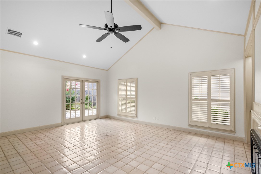 6009 Country Club Dr Property Photo 4