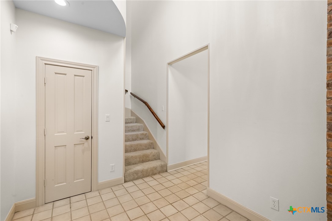 6009 Country Club Dr Property Photo 5