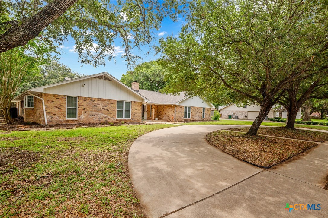 308 Woodway Drive Property Photo 1