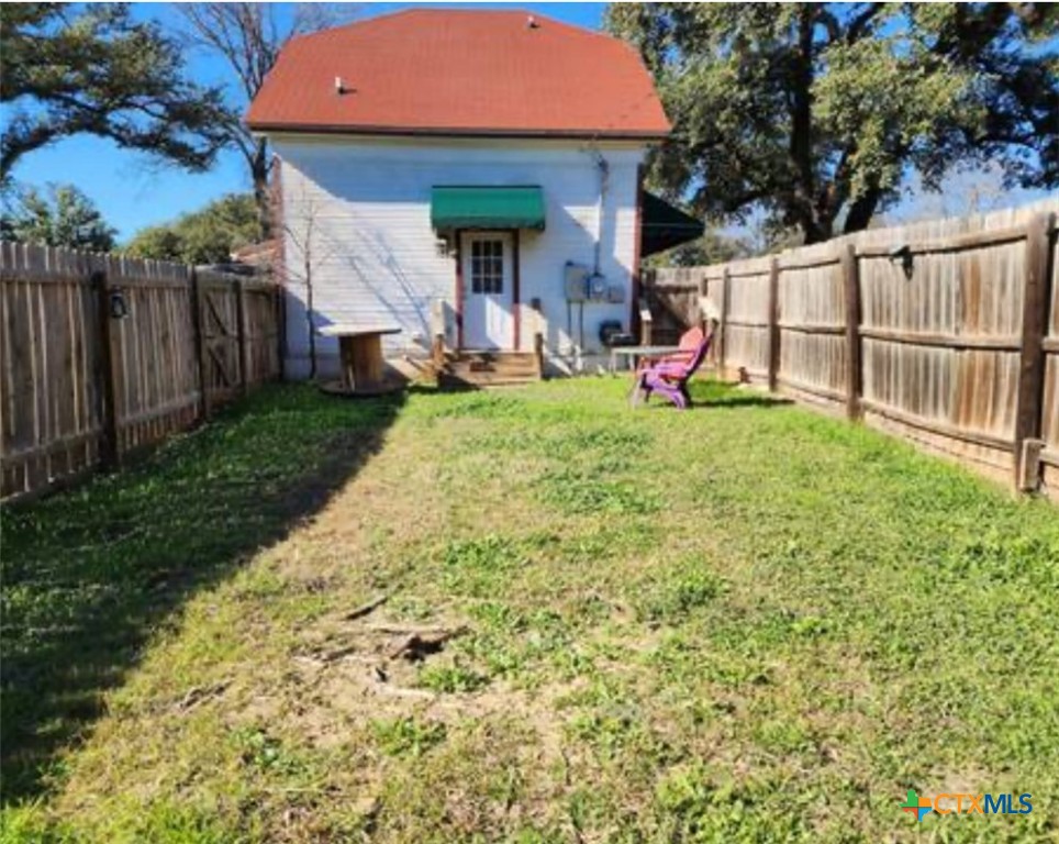 1123 N Beal Street Property Photo 8
