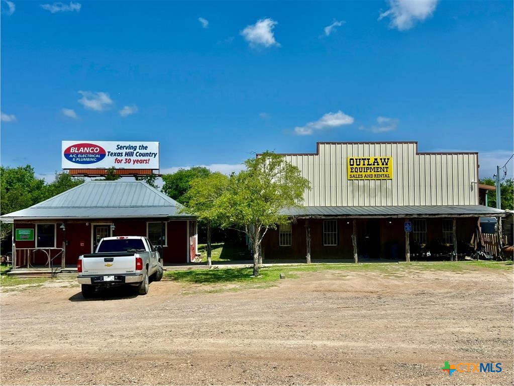 1698 S Us 281 Highway Property Photo 1