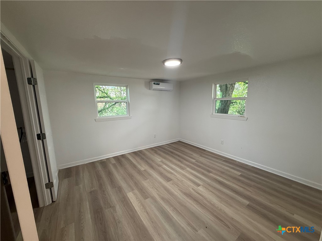 1007 Hackberry Street C Property Photo 4