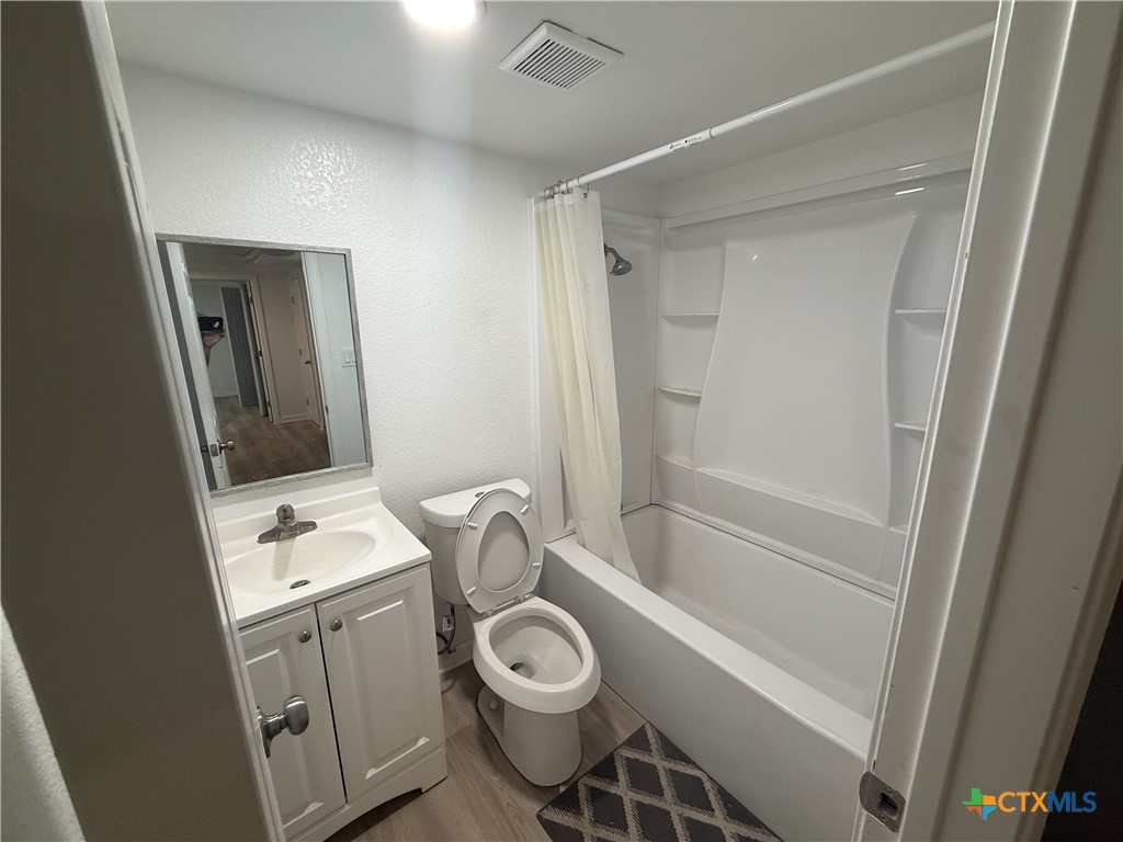 1007 Hackberry Street C Property Photo 8