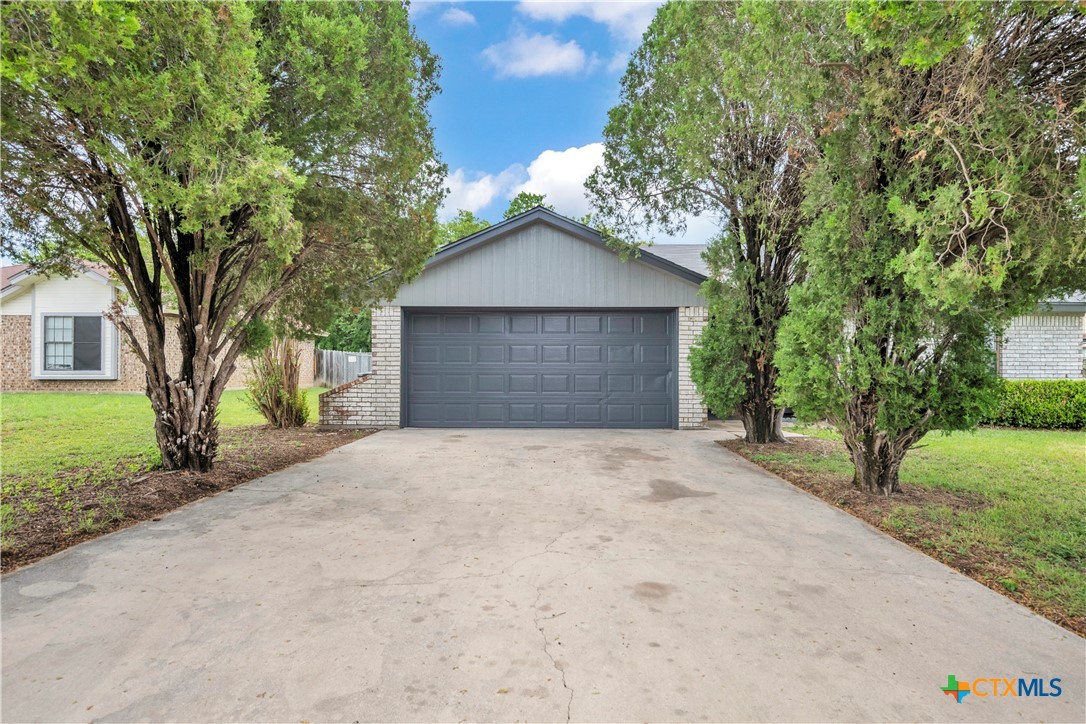 2316 Schwertner Drive Property Photo 2