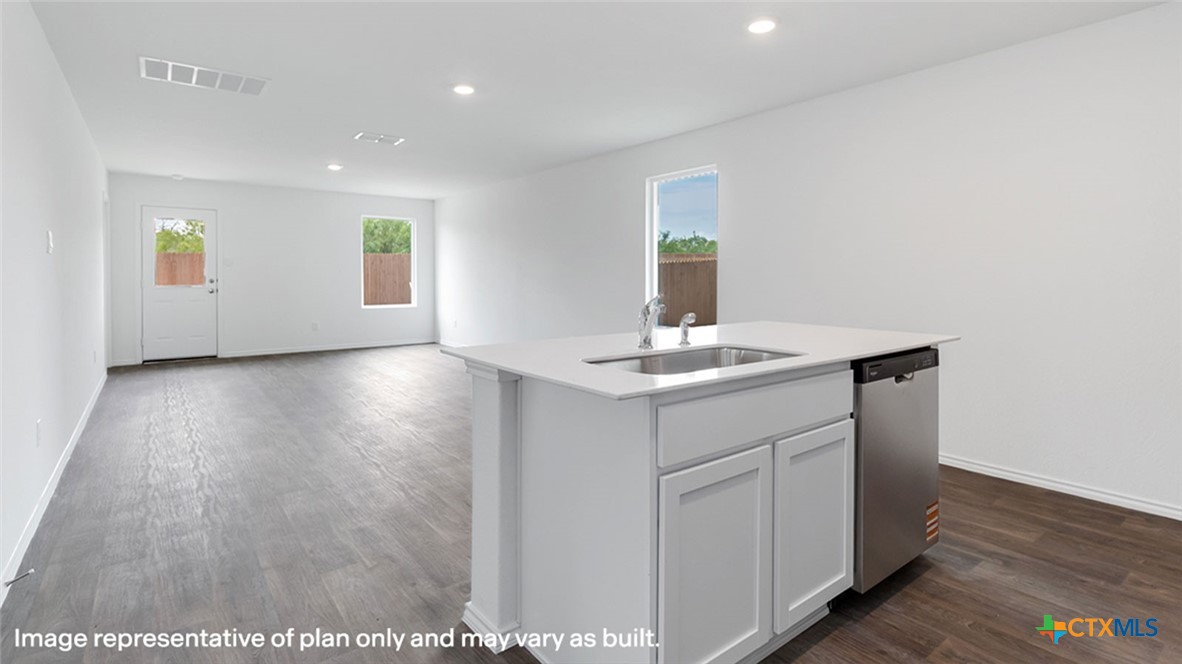 1009 Seedling Lane Property Photo 10