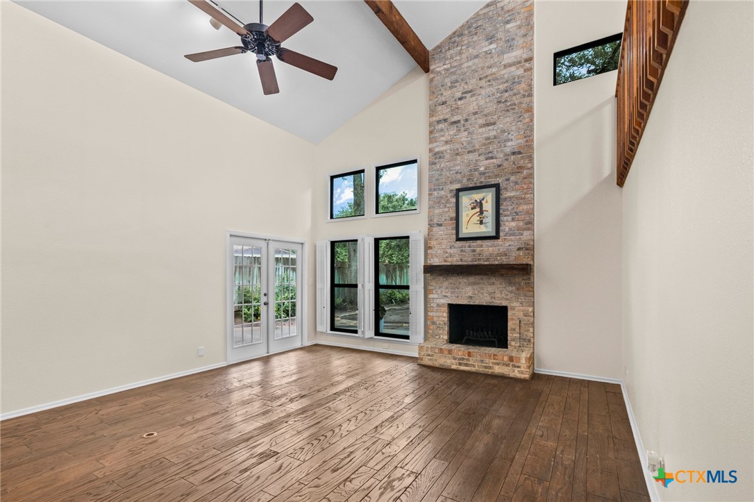 105 Creekside Drive Property Photo 4