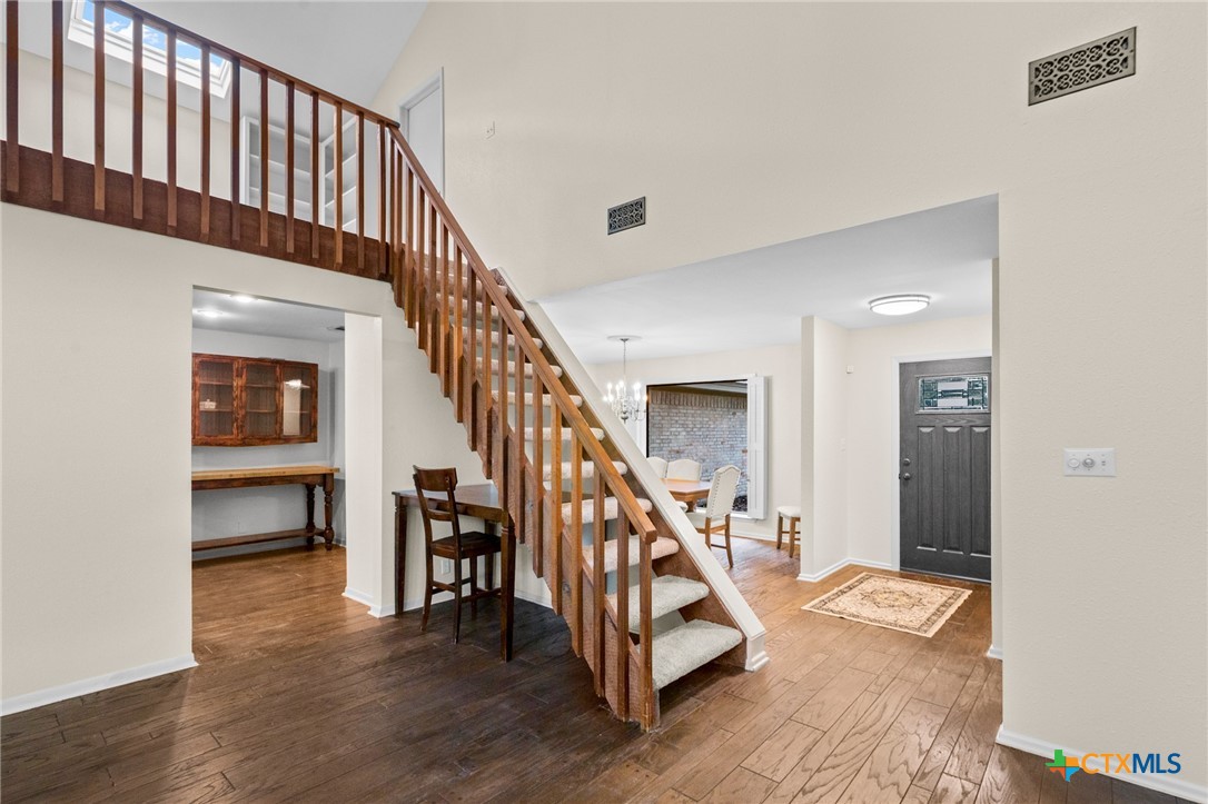 105 Creekside Drive Property Photo 6