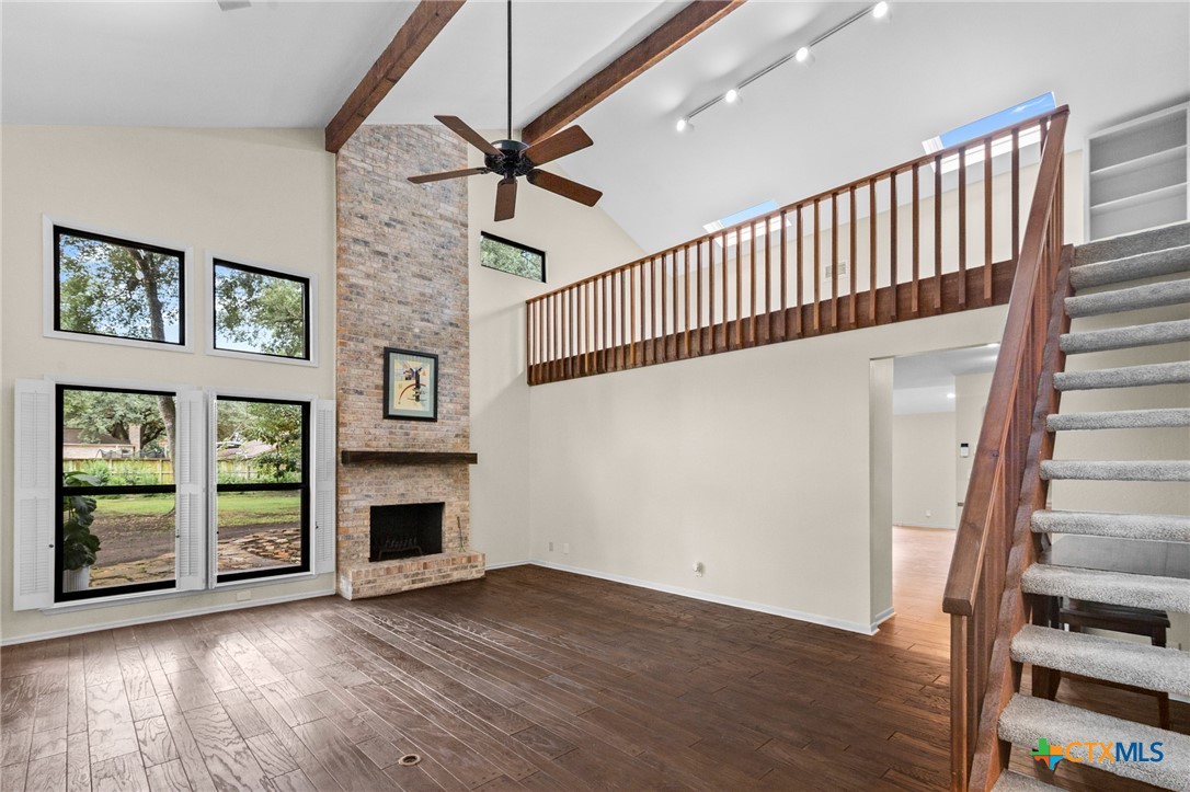 105 Creekside Drive Property Photo 8