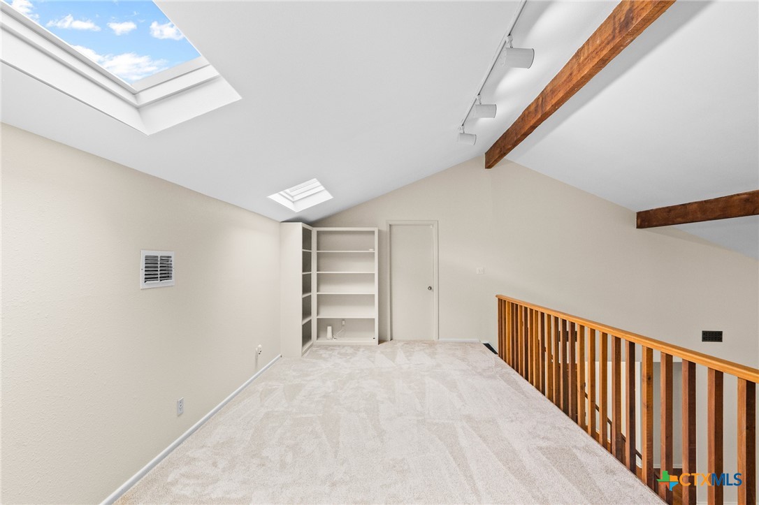 105 Creekside Drive Property Photo 10