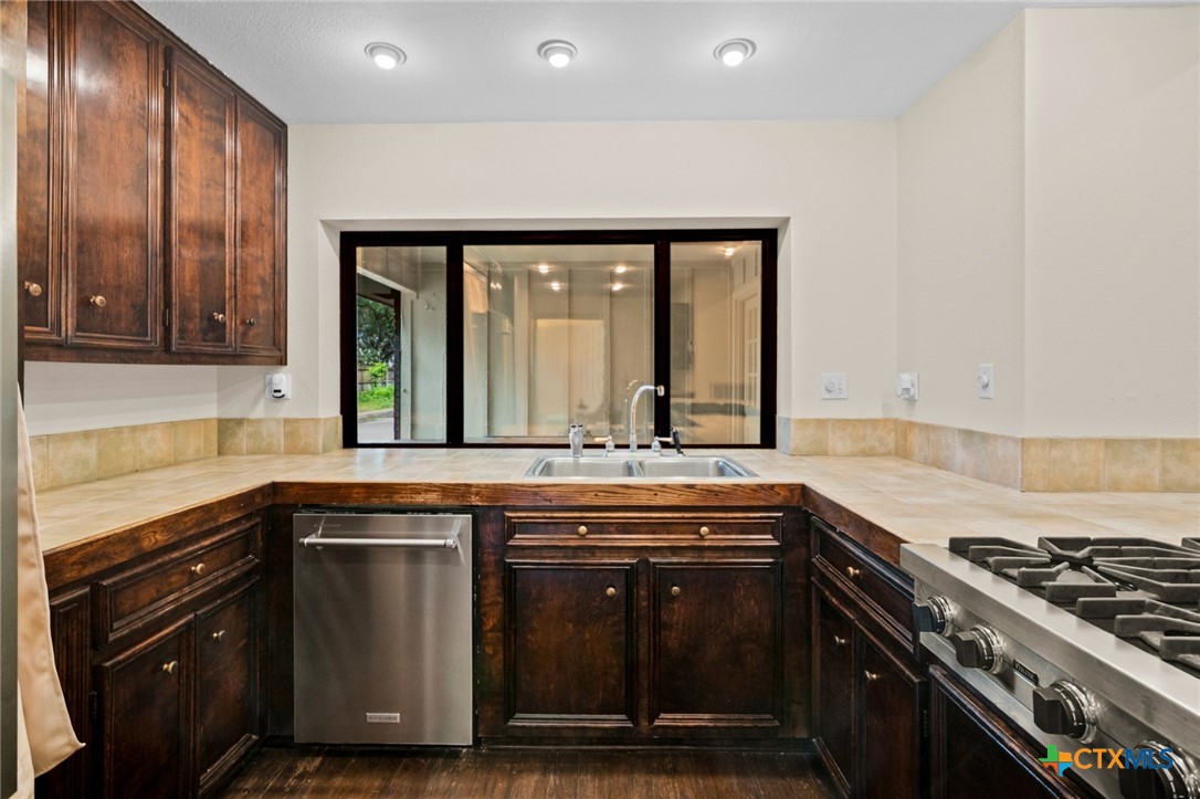 105 Creekside Drive Property Photo 11