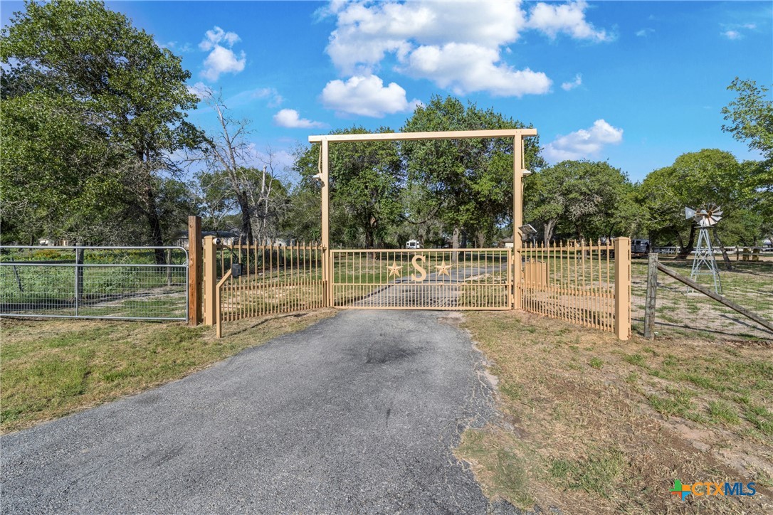 1843 Burr Oak Lane