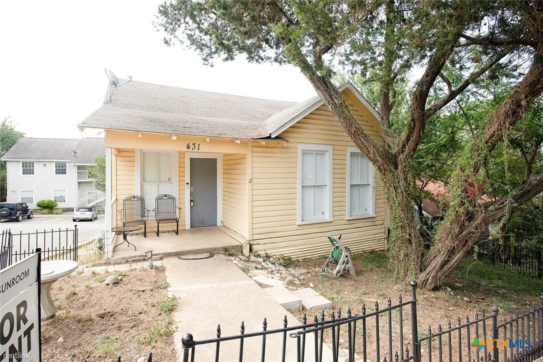 431 Lindsey Street Property Photo 1