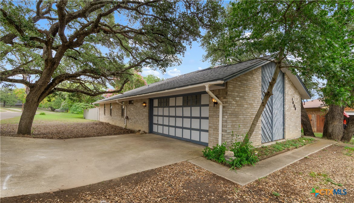 1606 Cedar Oaks Lane Property Photo 1