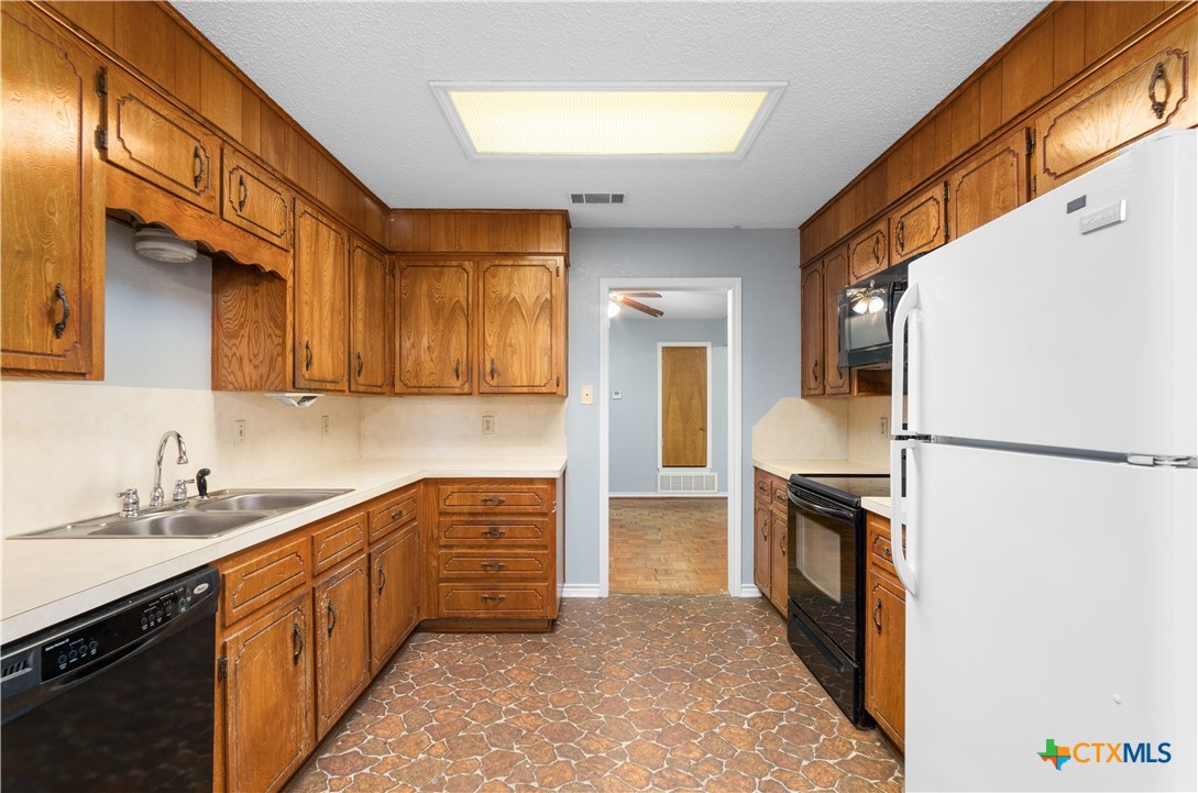 1606 Cedar Oaks Lane Property Photo 11