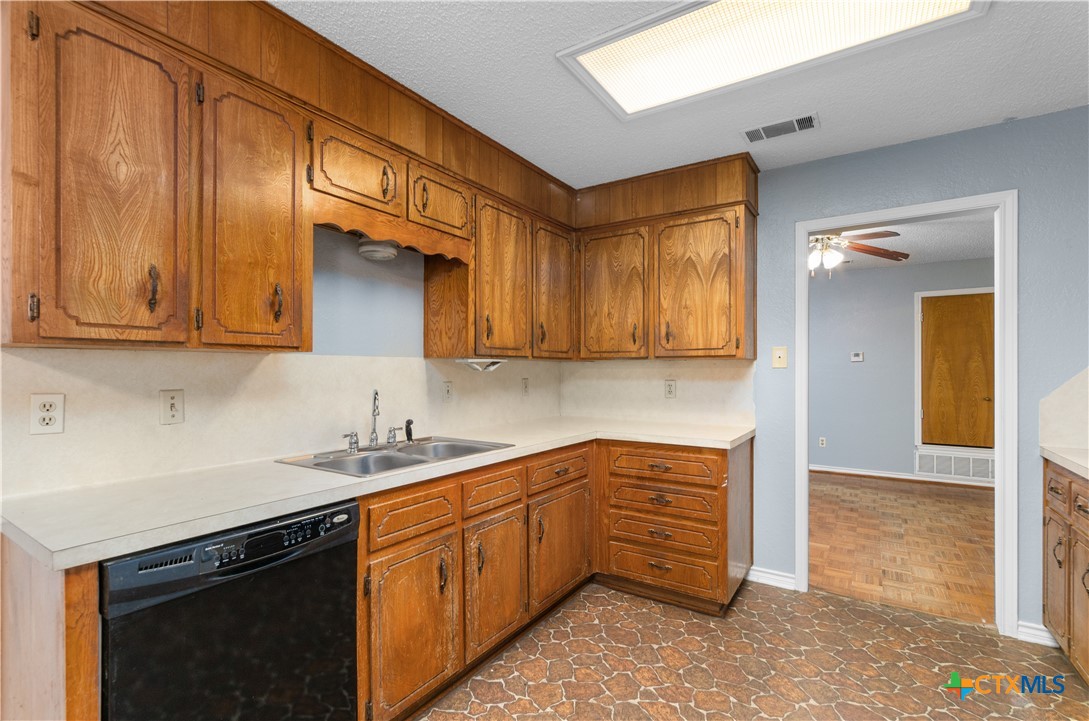 1606 Cedar Oaks Lane Property Photo 12