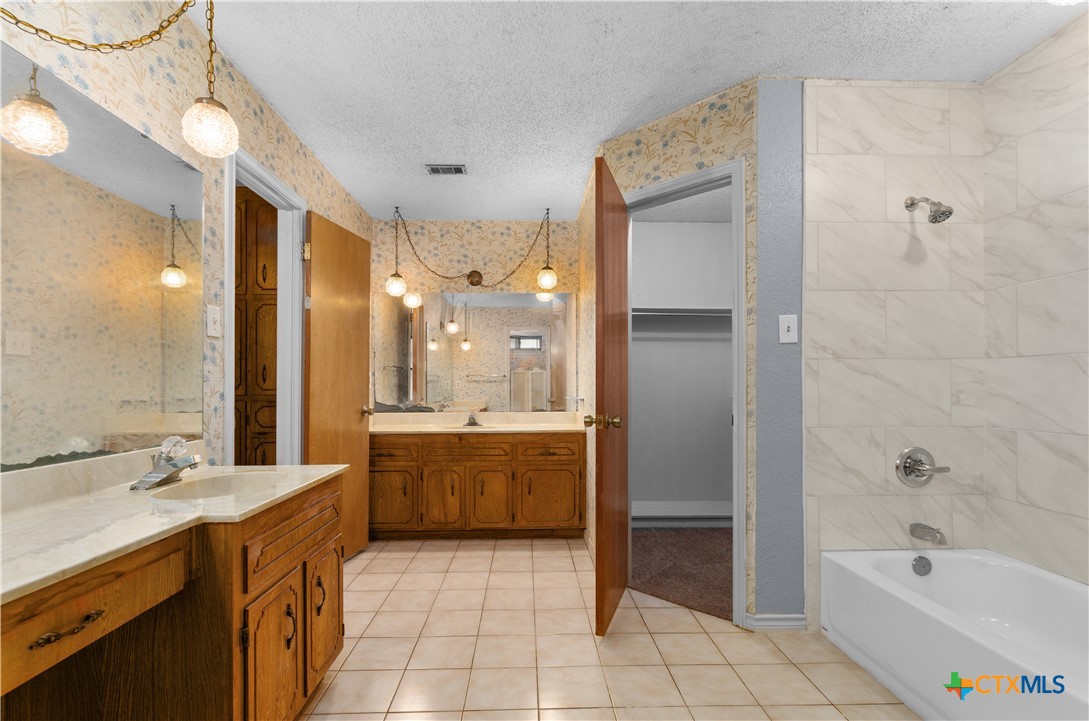 1606 Cedar Oaks Lane Property Photo 21