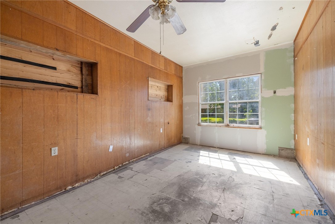 1303 N W S Young Drive Property Photo 14
