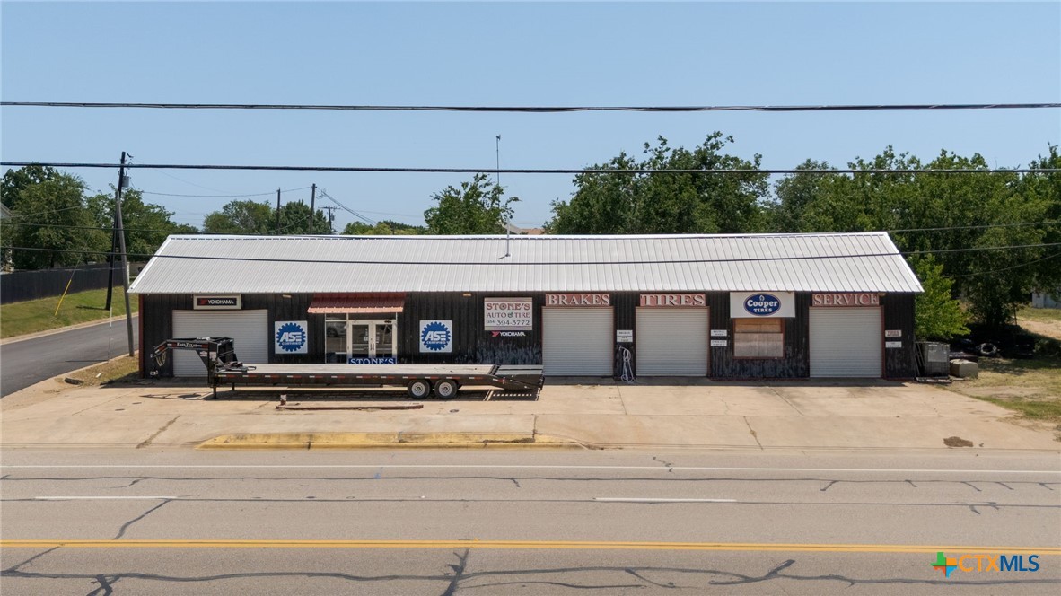 212 E Main Street Property Photo 4
