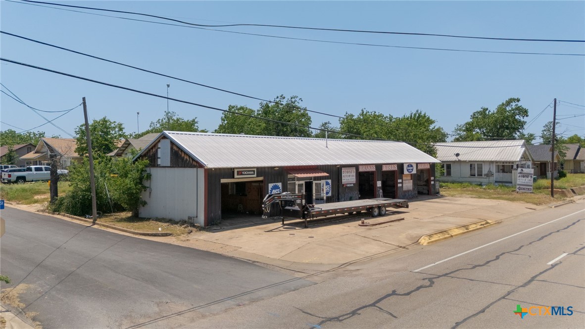 212 E Main Street Property Photo 7