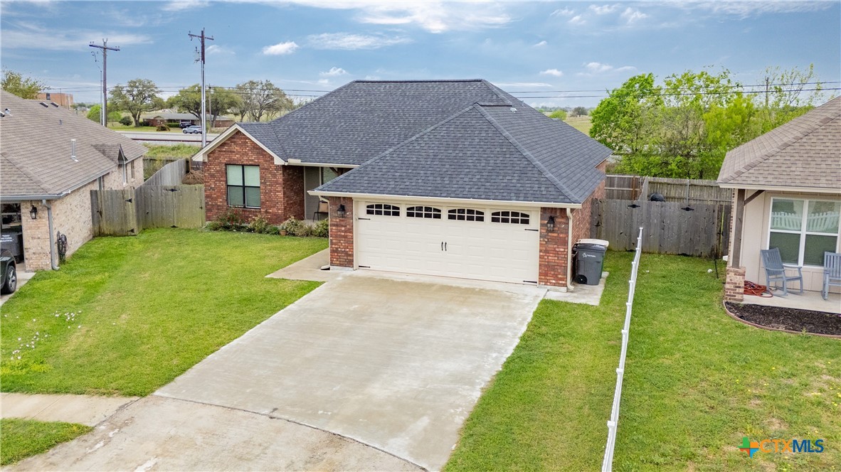 211 Amberglow Court Property Photo 3