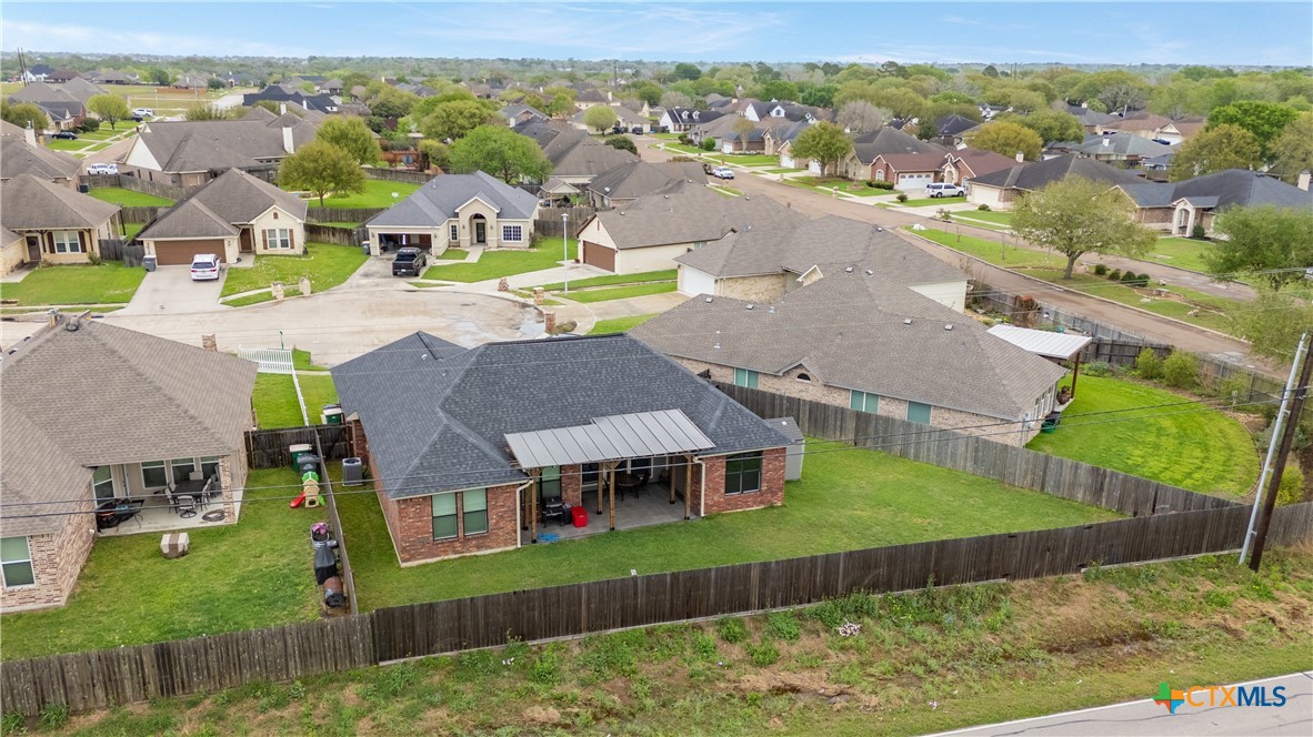 211 Amberglow Court Property Photo 4