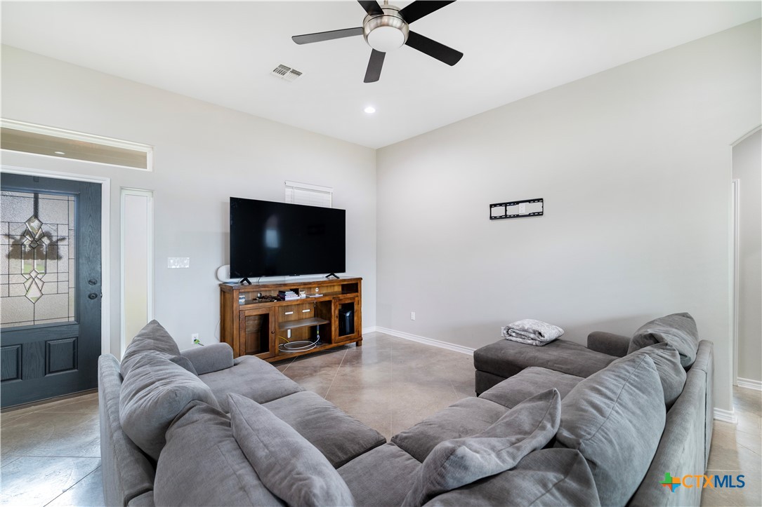 211 Amberglow Court Property Photo 6