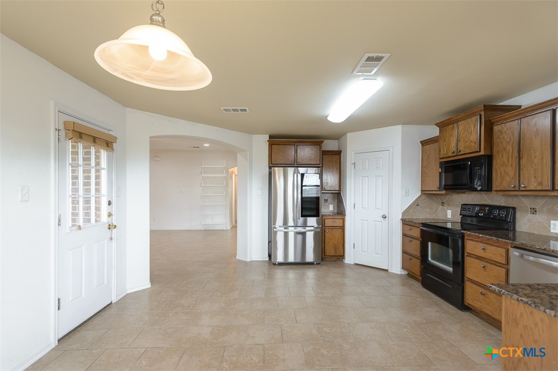 2102 Golden Eagle Drive Property Photo 3