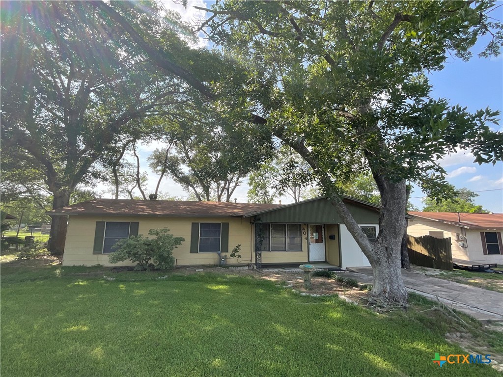 404 Svoboda Street Property Photo 1
