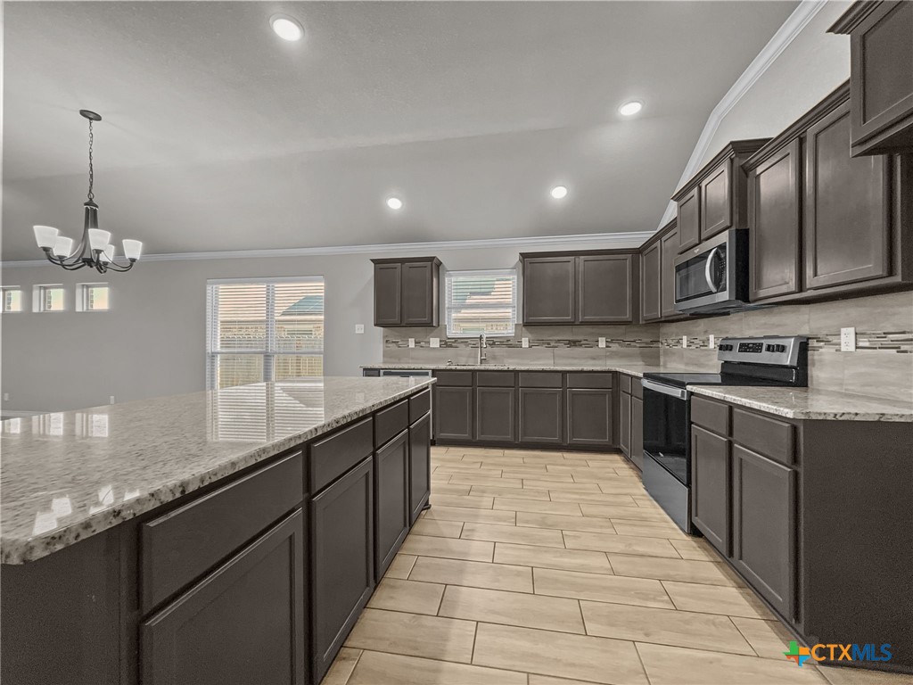 5205 Colina Drive Property Photo 3