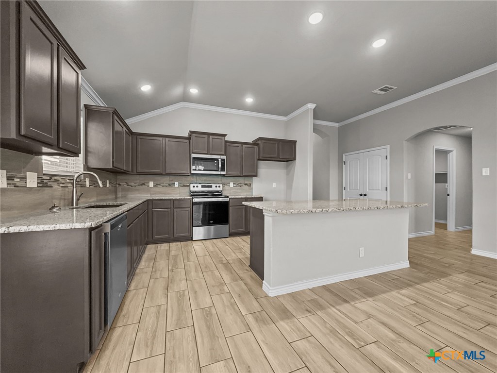 5205 Colina Drive Property Photo 4