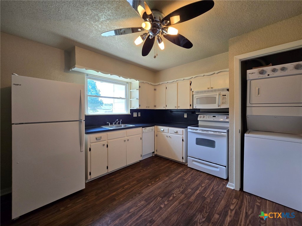 209 Easy Street Property Photo 3