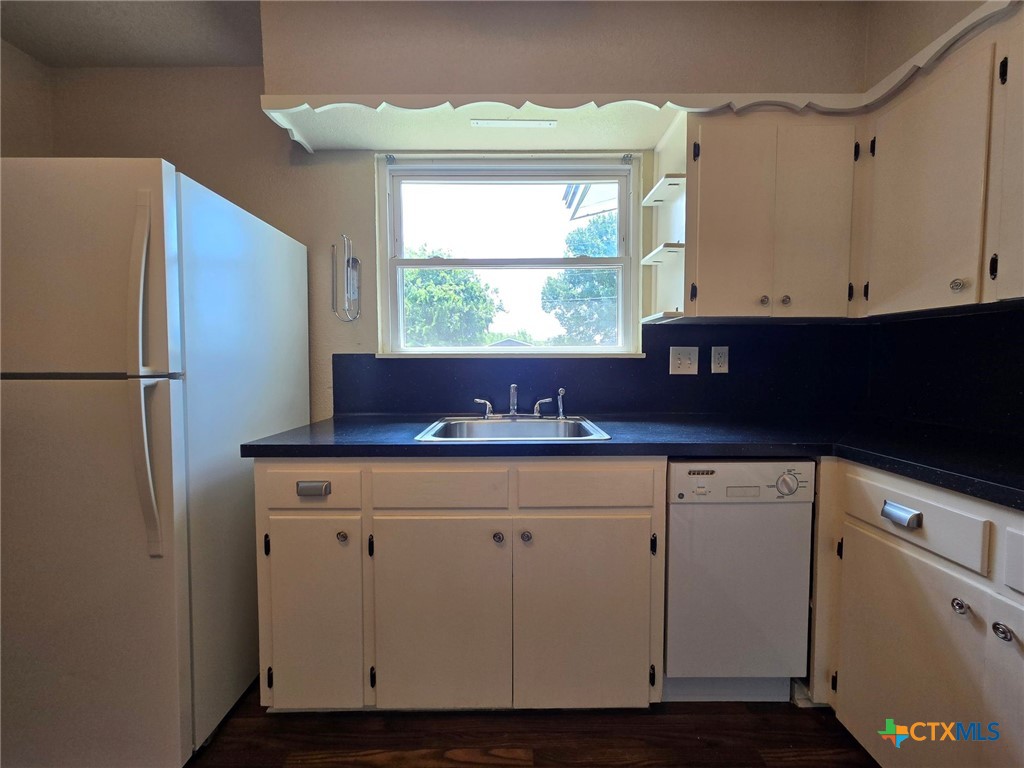 209 Easy Street Property Photo 5