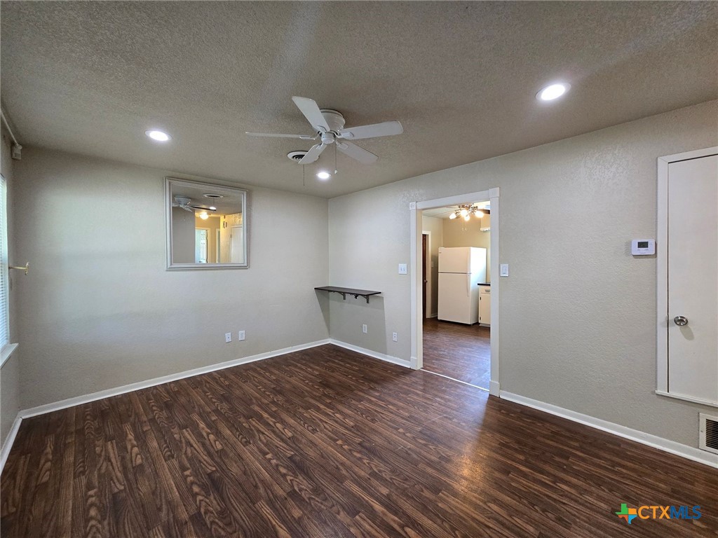 209 Easy Street Property Photo 7