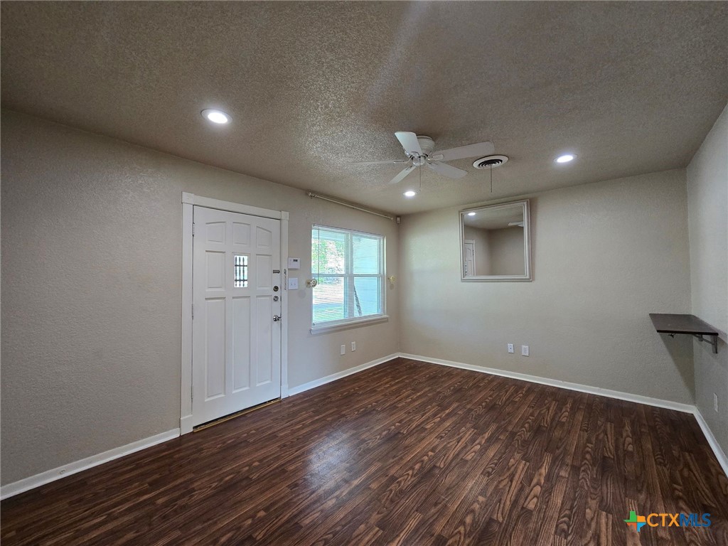 209 Easy Street Property Photo 8